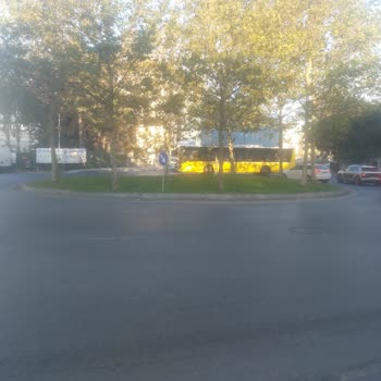 Esenyurt Orhangazi Kavşağında Yıllardır Çözülemeyen Trafik Lambası Sorunu