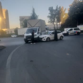 Esenyurt Orhangazi Kavşağında Yıllardır Çözülemeyen Trafik Lambası Sorunu