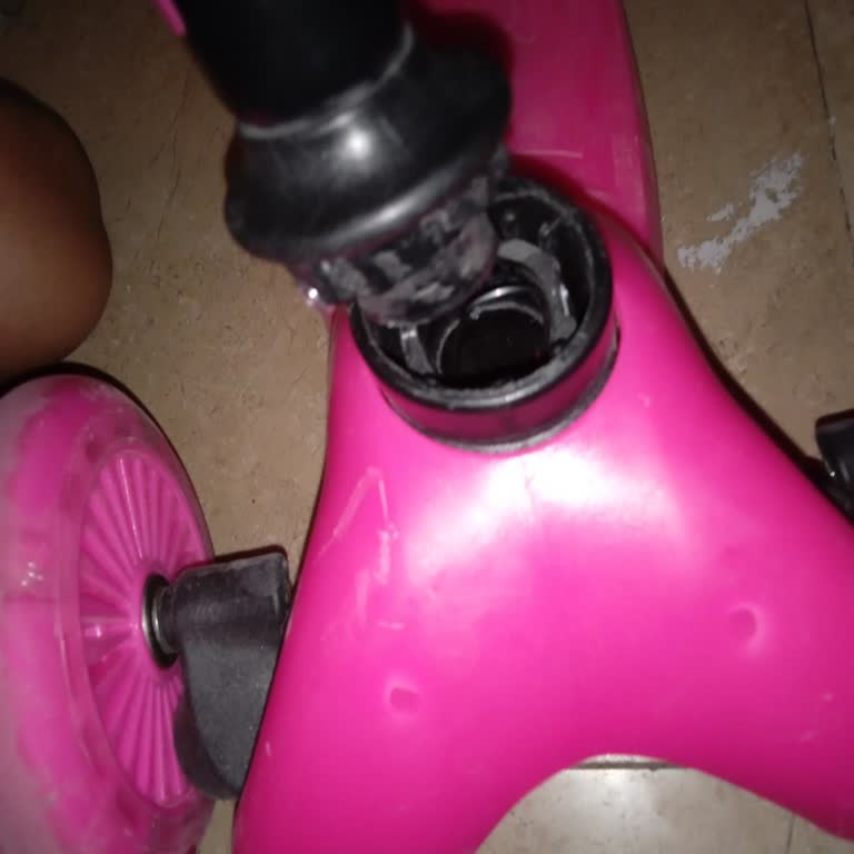 Kısa Sürede Kırılan Scooter Parçası Çocuğumun Canını Yaktı, İade İstiyorum