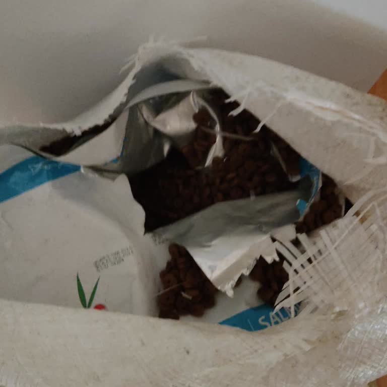 İdefix Yırtık Ambalajlı Kedi Maması Ve Yetersiz Destek