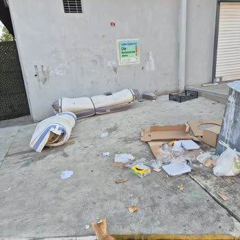 Çamçeşme Mahallesinde Sürekli Çöp Ve Kirlilik Sorunu Mahalleliyi Rahatsız Ediyor