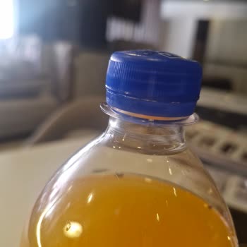 Fanta Şişesinde Gizemli Siyah Cisimler: Sağlığım Tehlikede Mi?