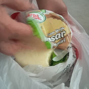 Toy Market'ten Aldığım Kaşar Peyniri Kokmuş ve Sulanmış Haldeydi