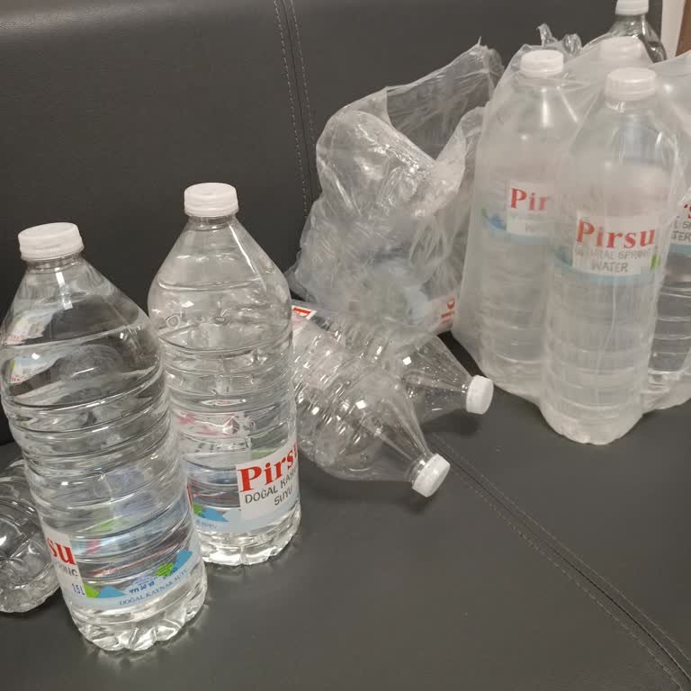 Pirsu'dan Aldığımız Su Şişelerinde Yosun Ve Hijyen Sorunu, Personel İlgisizliği