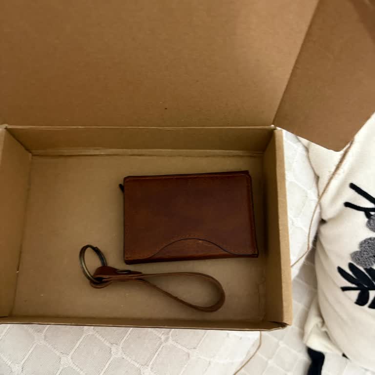 Hediye Kutulu Beklediğim Cüzdan Sıradan Paketle Geldi, Mağduriyetimin Giderilmesini İstiyorum