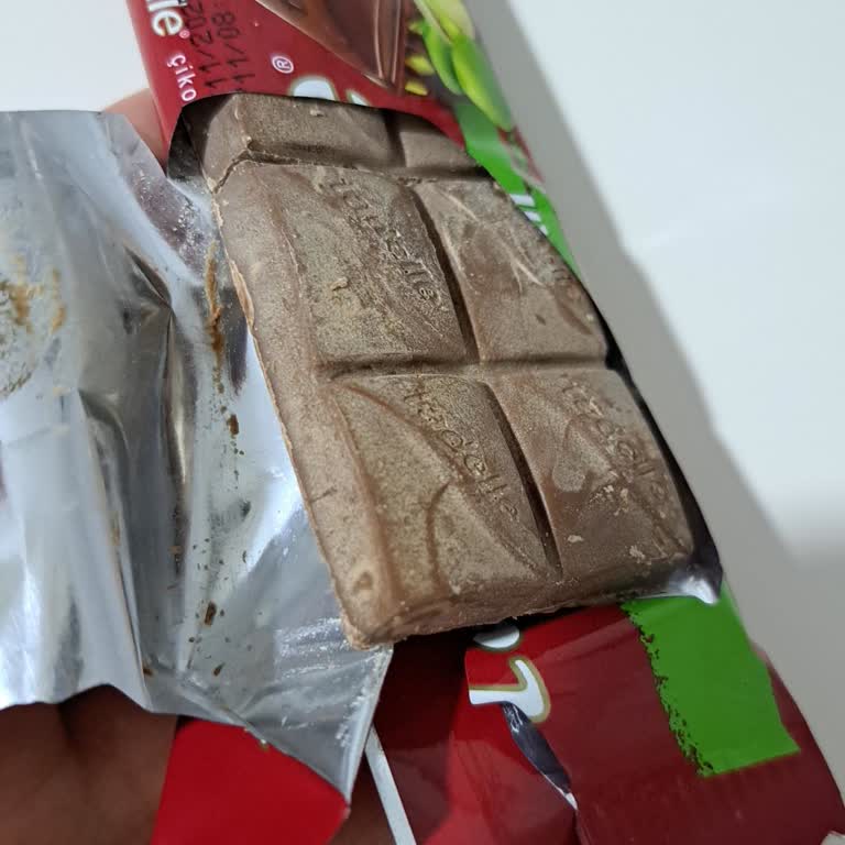 Taze Olması Gereken Tadelle Çikolata Bozuk Çıktı, Mağduriyet Yaşadım