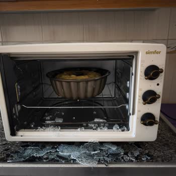 Simfer Mini Fırının Camı Patladı, Ailem Büyük Tehlike Atlattı