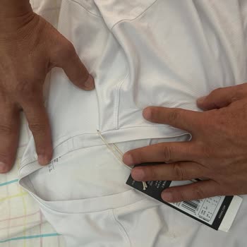 Adidas Siparişimde İki Kez Lekeli Ve Sahte T-shirt Gönderildi Para İadem Yapılmadı