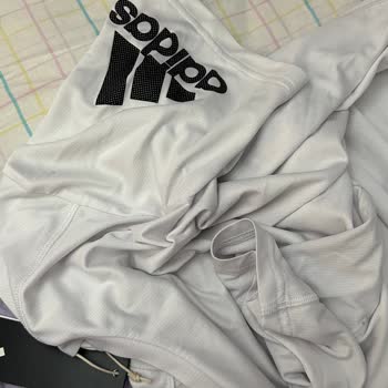 Adidas Siparişimde İki Kez Lekeli Ve Sahte T-shirt Gönderildi Para İadem Yapılmadı