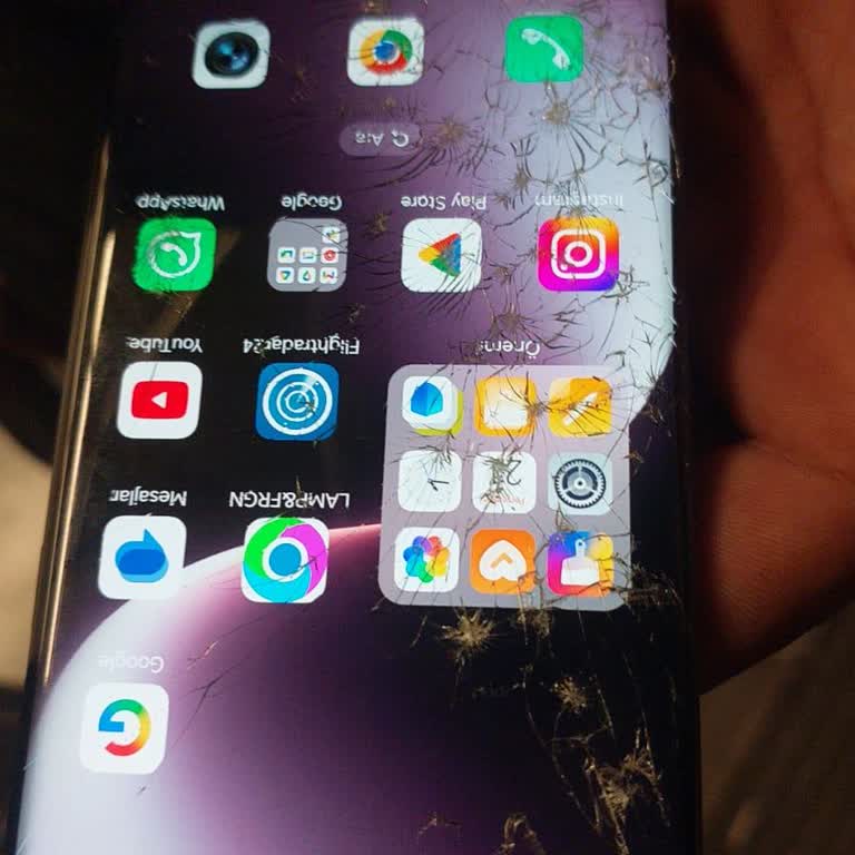 Dayanıklılık Testlerine Güvenerek Aldığım Telefonun Camı Kısa Sürede Kırıldı