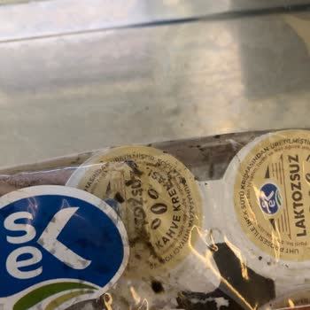 Laktozsuz Kahve Kremasında Kahverengi Tortularla Karşılaştım