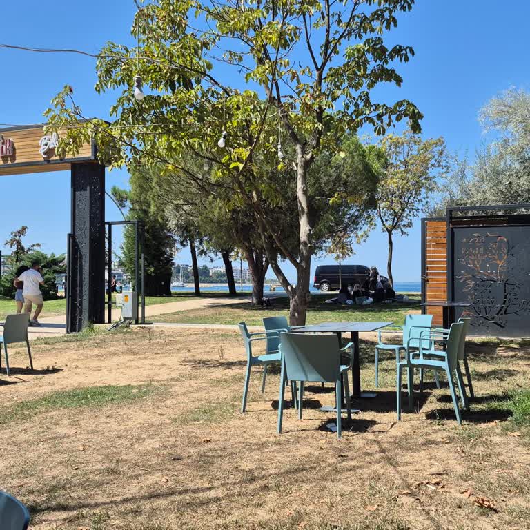 Yaya Yoluna Park Eden Araç Geçişi Engelliyor