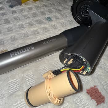 Philips Dikey Süpürge Gövdesi Kırıldı, Değişim Talebim Reddedildi