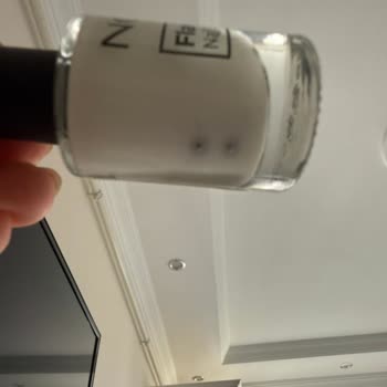 Satın Aldığım Ojede Tanımlanamayan Madde Çıktı, Değişim Talep Ediyorum