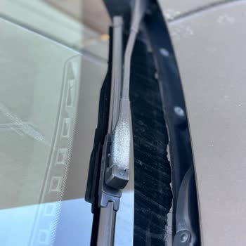 BMW F30 Ön Cam Fitili Sorunu Su Alıyor Ücretsiz Değişim Talebi