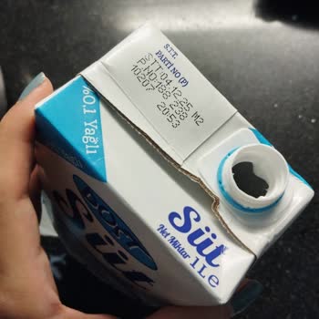 Son Kullanma Tarihi Geçmemiş Dost Süt Bozuk Çıktı, İade Edilemedi