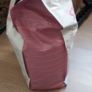 Kedi Maması Siparişim Hasarlı Ve Kirli Paketle Teslim Edildi