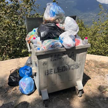 Kapıköy’de Biriken Çöpler Çevre Kirliliği Ve Kötü Kokuya Yol Açıyor