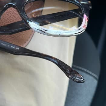 Rayban Gözlüğümde Kılıfında Olmasına Rağmen Deformasyon Oluştu, Çözüm Bekliyorum