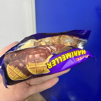 Kurabiye Paketinden Çıkan Saç Şok Etti