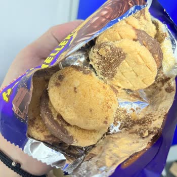 Kurabiye Paketinden Çıkan Saç Şok Etti