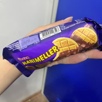 Kurabiye Paketinden Çıkan Saç Şok Etti