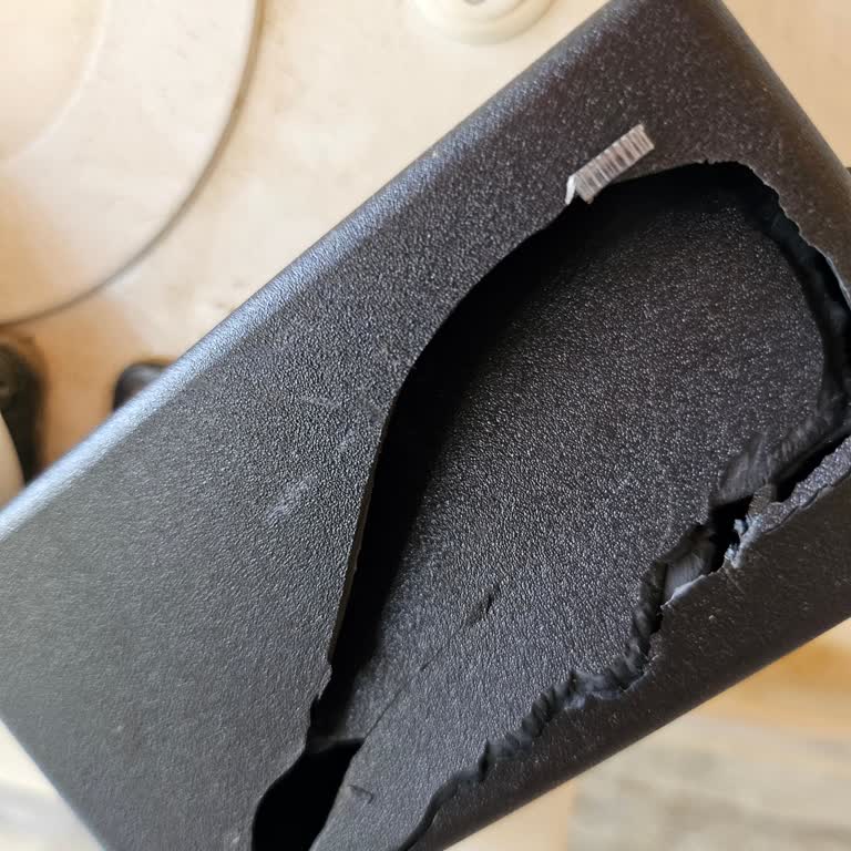 Kırık Ve Arızalı Adaptör, Robo Firmasından Destek Alamadım