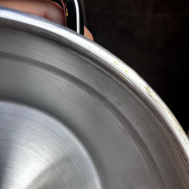 Aldığım Tencere Ve Çaydanlık İlk Kullanımda Paslandı, Firma Çözüm Sunmadı