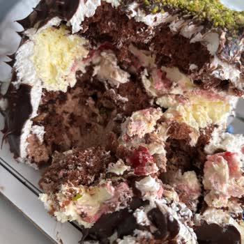 Fıstıklı Pasta Yerine Frambuazlı Pasta Satılması Ve Ücret İadesi Talebi