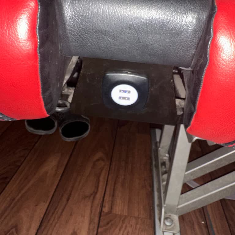 2025 Yılında Otobüste Priz Ve Güncel Şarj Girişi Yok!