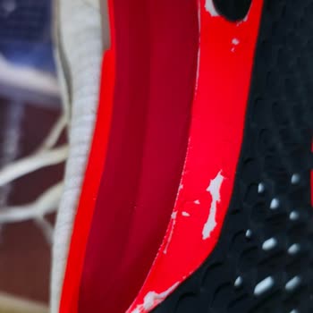 Nike Ayakkabının Taban Boyası Kısa Sürede Soyuldu, Garanti Reddedildi