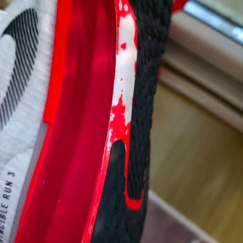 Nike Ayakkabının Taban Boyası Kısa Sürede Soyuldu, Garanti Reddedildi