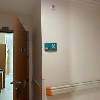 Refakatçiler İçin Kırık Koltuklar Nedeniyle Yaşanan Mağduriyet