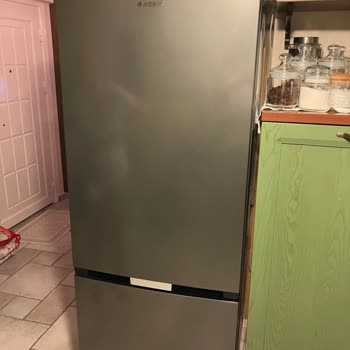 Garanti Kapsamındaki Buzdolabı Cam Rafı Kendi Kendine Patladı, Çözüm Sunulmadı