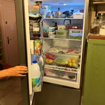 Garanti Kapsamındaki Buzdolabı Cam Rafı Kendi Kendine Patladı, Çözüm Sunulmadı