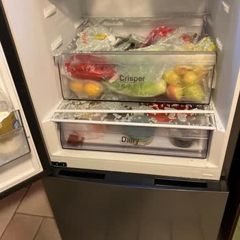 Garanti Kapsamındaki Buzdolabı Cam Rafı Kendi Kendine Patladı, Çözüm Sunulmadı