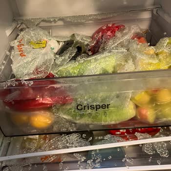 Garanti Kapsamındaki Buzdolabı Cam Rafı Kendi Kendine Patladı, Çözüm Sunulmadı