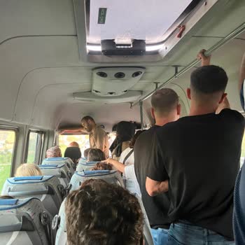 Foça-İzmir Dolmuşlarında Aşırı Yoğunluk Ve Güvenlik Sorunları