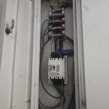Bir Aydır Çözülemeyen Elektrik Arızası Can Güvenliğimizi Tehdit Ediyor