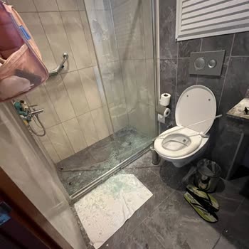 Otel Odasında Patlayan Duş Kabini Sonrası Yaşanan Güvenlik Ve Mağduriyet