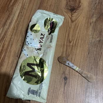 Magnum Beyaz Dondurmanın Tahta Çubuğu Kararmış Çıktı, Hijyen Endişesi Yaşadım