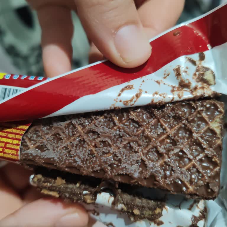 Aldığım Ülker Çikolatalı Gofretin Tamamında Beyazlıklar Vardı