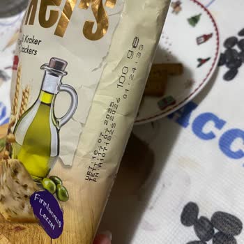 Bayat Ve Kırık Kraker Nedeniyle Yaşanan Mide Rahatsızlığı