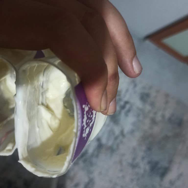 Mayonezden Çıkan Saç Şoku: Hijyen Skandalı