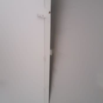 My Arçelik D70505N Refrigerator Never Cools and Was Returned Damaged