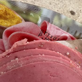 Son Kullanma Tarihi Geçmemiş Salamda Küf Ve Şişmiş Ambalaj Sorunu Yaşadım