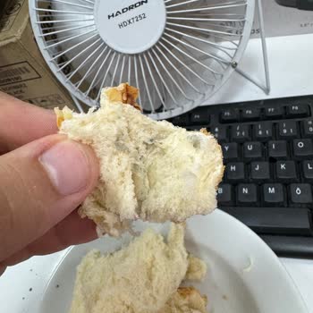 Son Kullanma Tarihi Geçmemiş Ekmekte Küf Benzeri Parçalar Çıktı