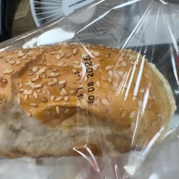 Son Kullanma Tarihi Geçmemiş Ekmekte Küf Benzeri Parçalar Çıktı