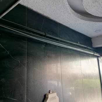 İzinsiz Yerleştirilen İnternet Kutusu Ve Kablo Kirliliği Sorunu