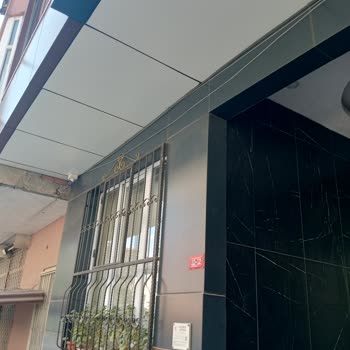 İzinsiz Yerleştirilen İnternet Kutusu Ve Kablo Kirliliği Sorunu